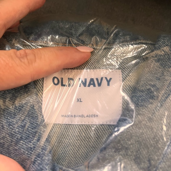Old Navy Women’s Brand New Denim Jacket - Picture 2 of 2